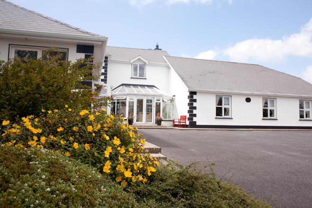 Grovemount House Hotel Ennistimon Exterior foto