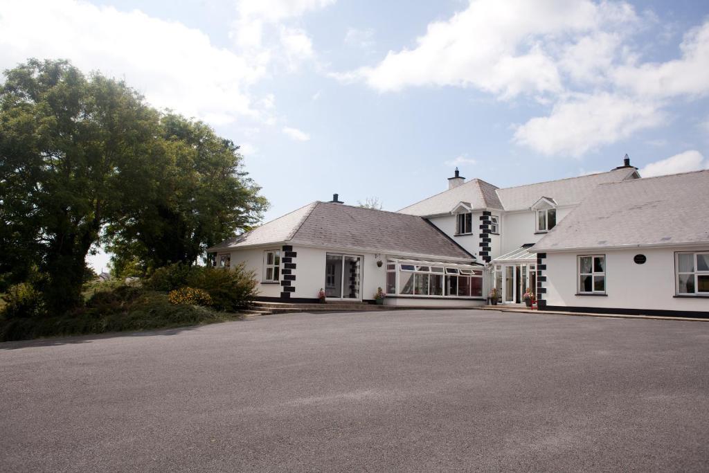 Grovemount House Hotel Ennistimon Exterior foto