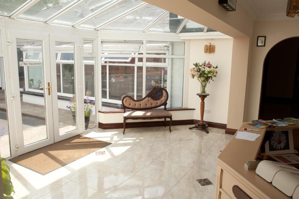 Grovemount House Hotel Ennistimon Exterior foto